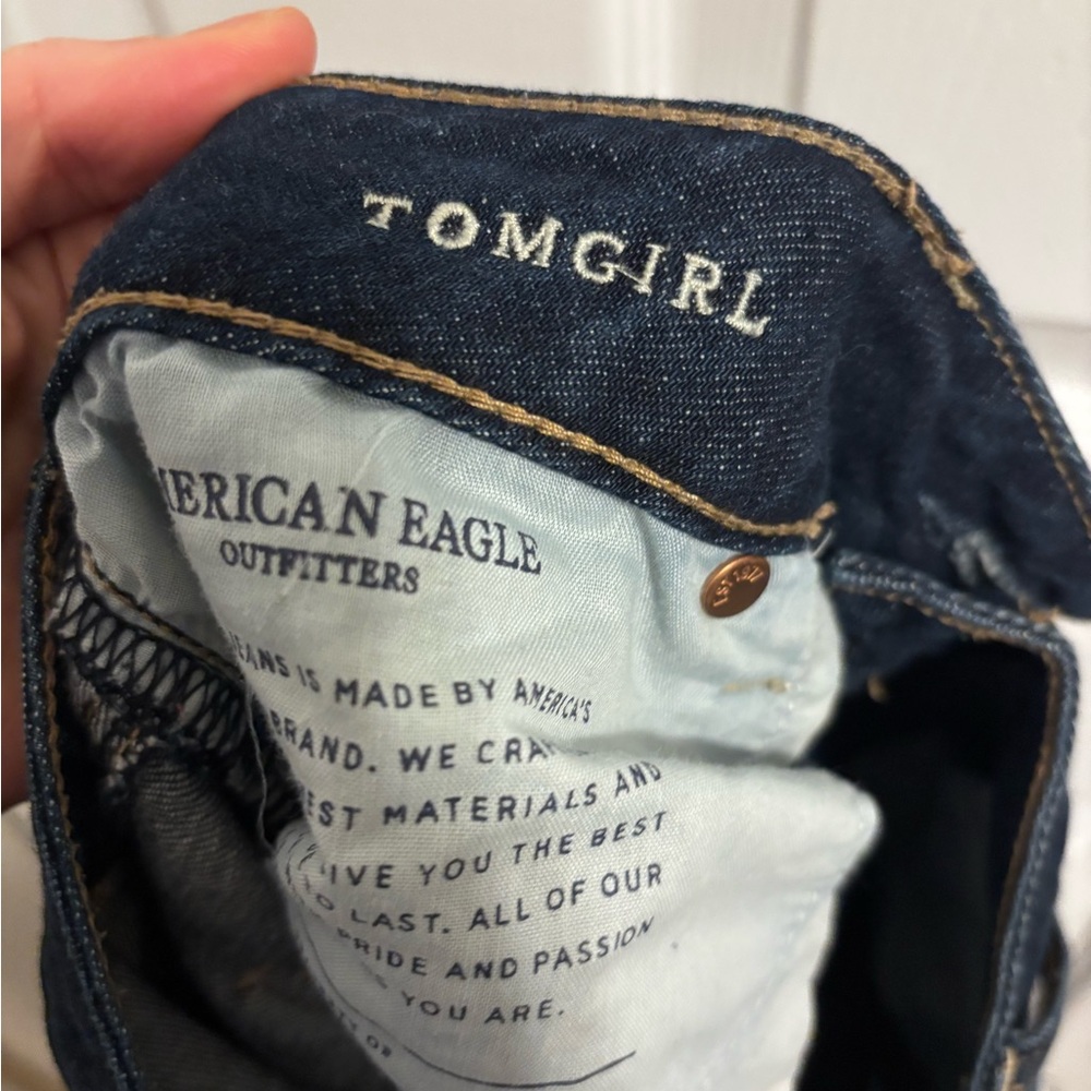 American eagle Dark Wash Distressed Women's Tomgirl Jeans - size 8 Regular - Picture 2 of 6